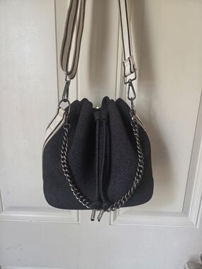 Houte SHORE Black Drawstring Bucket Shoulder Bag with Chain Accent & Crossbody🖤